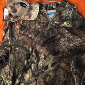 Mossy Oak XXL camo pullover. Free Kryptek hat with purchase.everything must go.